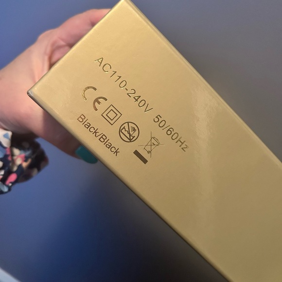 Versha Straightner In Gold Box - Picture 7 of 9